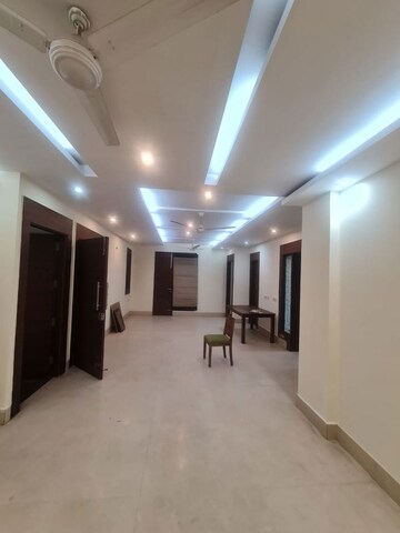 Room in 3 BHK Builder Floor at Nehru Enclave – for Rent