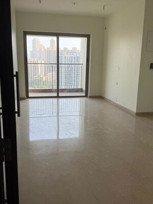 Room in 2 BHK Apartment at Kalpataru Paramount, Kapur Bawdi – for Sale