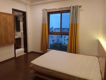 Room in 4 BHK Apartment at Prestige Leela Residency, Kodihalli – for Rent