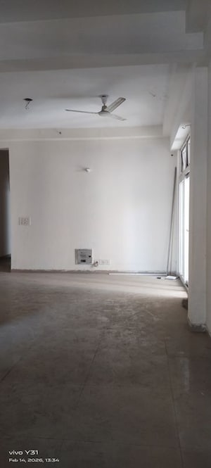 Room in 2.5 BHK Apartment at Mahagun Mywoods, Sector 16c Greater Noida – for Sale