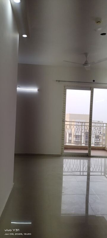 Room in 2.5 BHK Apartment at Mahagun Mywoods, Sector 16c Greater Noida – for Sale