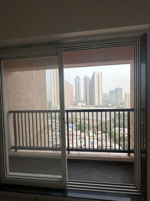 Room in 1 BHK Apartment at Raunak Residency Thane, Pokhran Road No One – for Rent