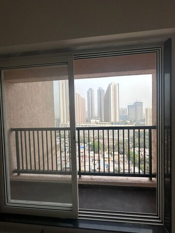 Room in 1 BHK Apartment at Raunak Residency Thane, Pokhran Road No One – for Rent