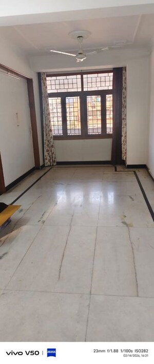 Room in 3 BHK Apartment at Sector 5 Dwarka – for Rent