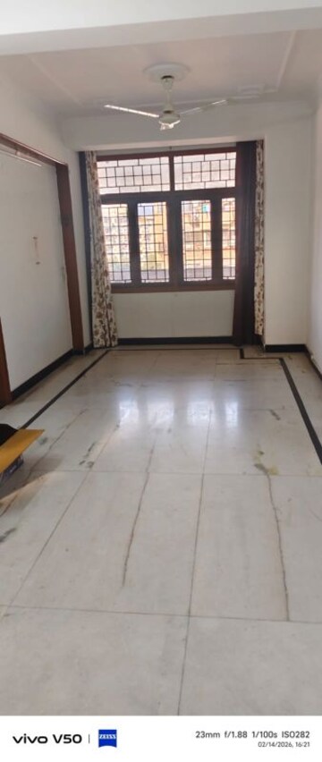 Room in 3 BHK Apartment at Sector 5 Dwarka – for Rent