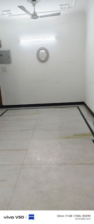 Room in 3 BHK Apartment at Sector 5 Dwarka – for Rent