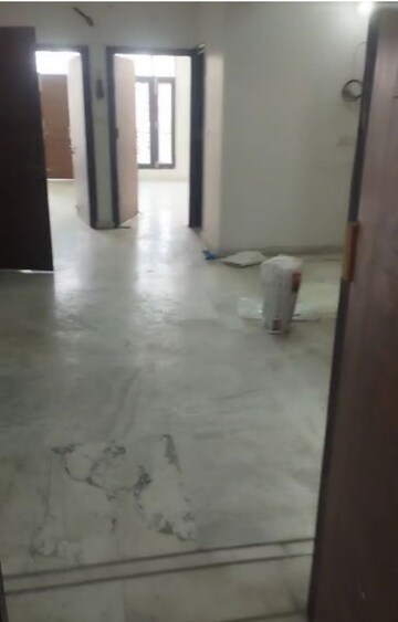 Room in 4 BHK Builder Floor at Sector 85 – for Rent