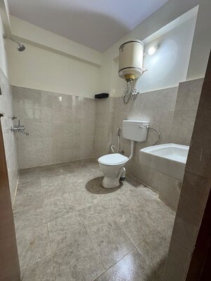 Bathroom in 3 BHK Apartment at Wellington park, Richmond Town – for Rent