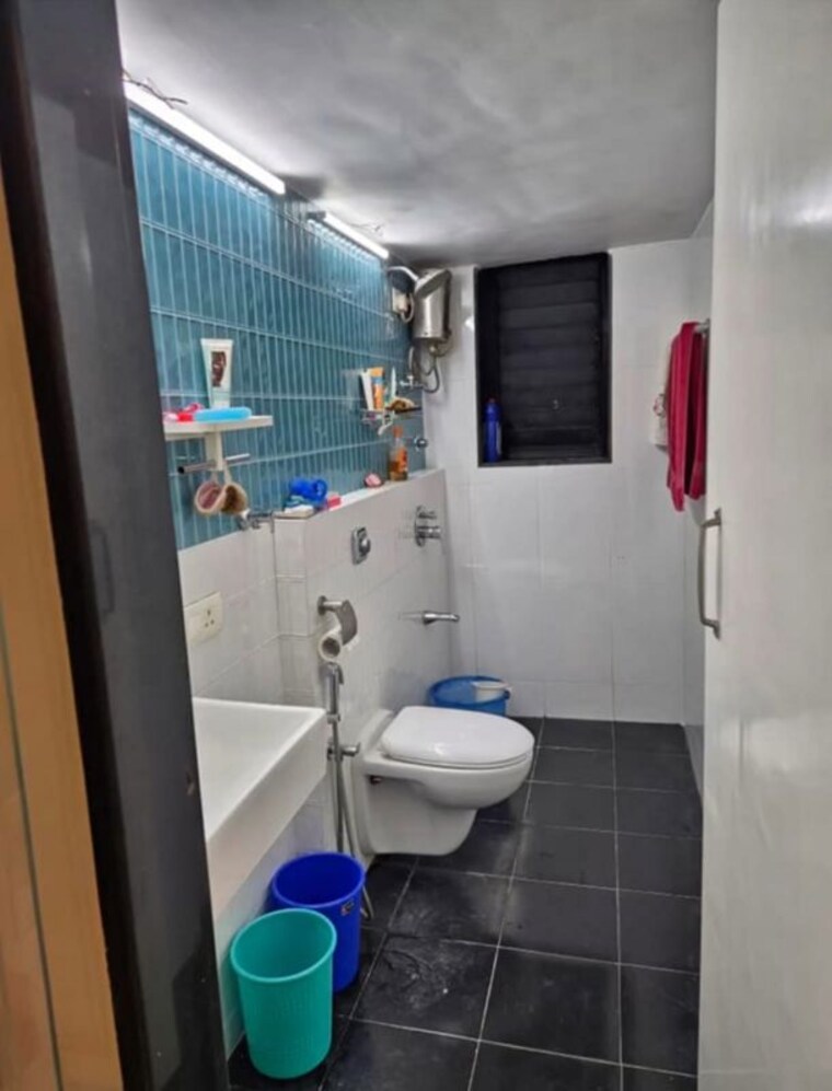 Bathroom, santacruz west 1 Bedroom 500 Sq.Ft. Apartment In Santacruz West Mumbai 10003258
