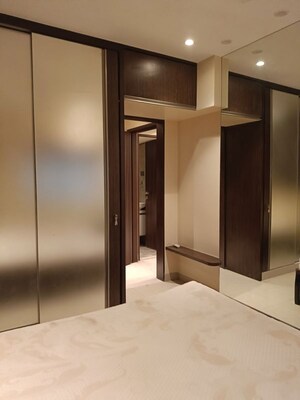 Room in 3 BHK Apartment at Sadguru Venus, Mahim – for Rent