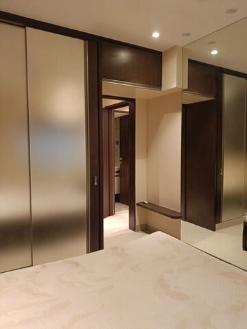 Room in 3 BHK Apartment at Sadguru Venus, Mahim – for Rent