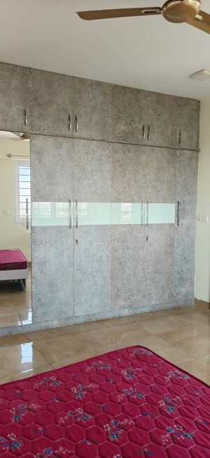 Room in 3 BHK Apartment at Arge Helios, Hennur Road – for Rent