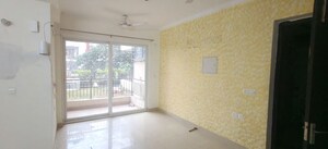 Room in 3 BHK Apartment at Amrapali Crystal Homes, Sector 76 – for Rent