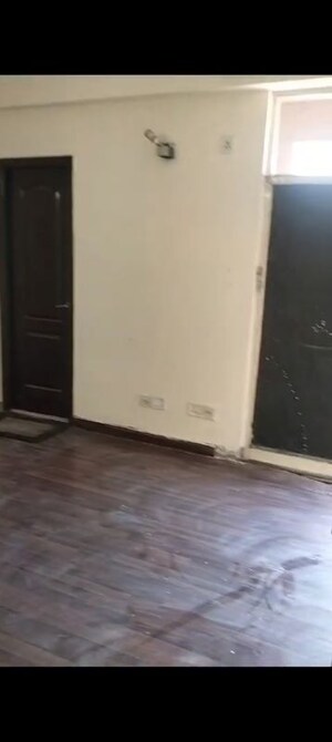 Room in 2.5 BHK Apartment at Panchsheel Wellington, Dundahera – for Sale