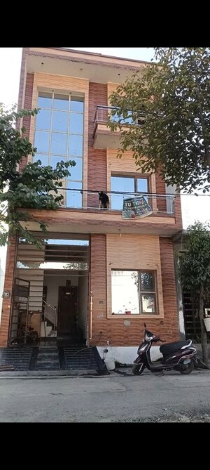 4 BHK Independent House For Sale in Ram Jivan Nagar