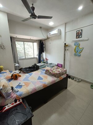 Bedroom in 3.5 BHK Apartment at Vineet Towers, Andheri West – for Rent