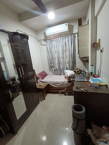 Master Bedroom in 3.5 BHK Apartment at Vineet Towers, Andheri West – for Rent