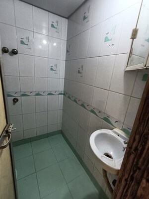 Bathroom in 3.5 BHK Apartment at Vineet Towers, Andheri West – for Rent
