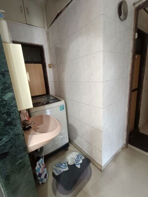 Bathroom in 3.5 BHK Apartment at Vineet Towers, Andheri West – for Rent