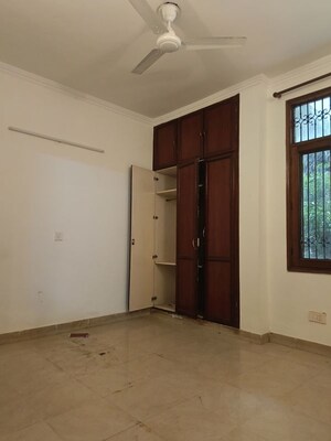 Room in 3 BHK Builder Floor at Unitech South City II, Sector 50 – for Rent