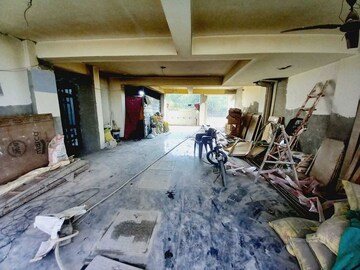 Parking in 3 BHK Builder Floor at BPTP District, Sector 81 – for Sale