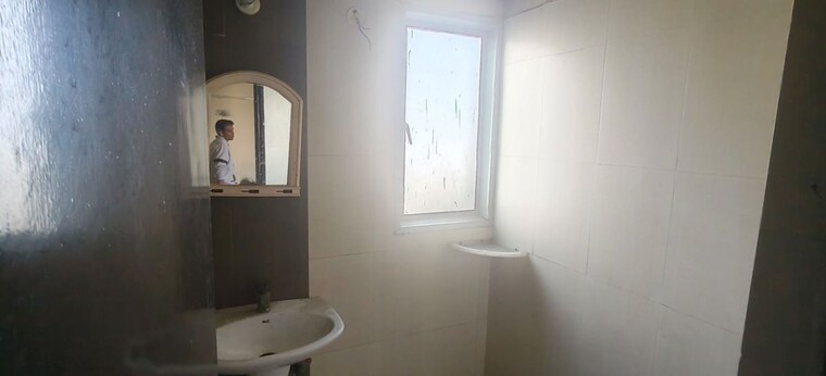 Bathroom, skytech-matrott 2 Bedroom 1150 Sq.Ft. Apartment In Sector 76 Noida 10033060
