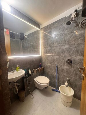 Team Area in 3 BHK Apartment at Shela – for Rent