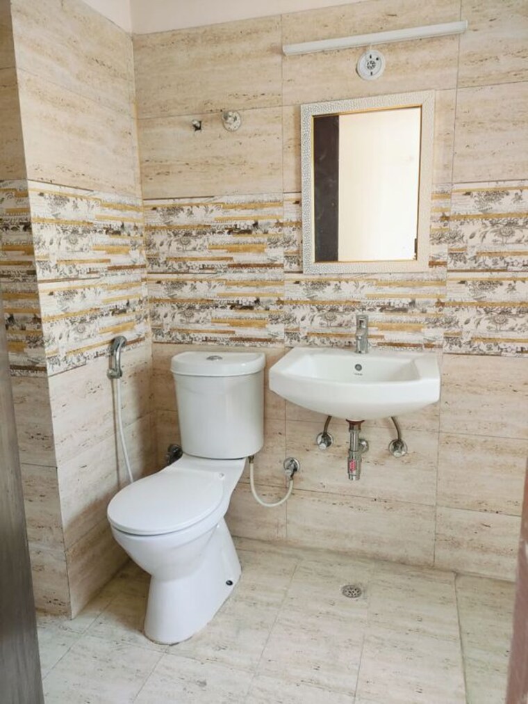Bathroom, sector 1 greater noida 1 Bedroom 557 Sq.Ft. Builder Floor In Sector 1 Greater Noida Greater Noida 10033137