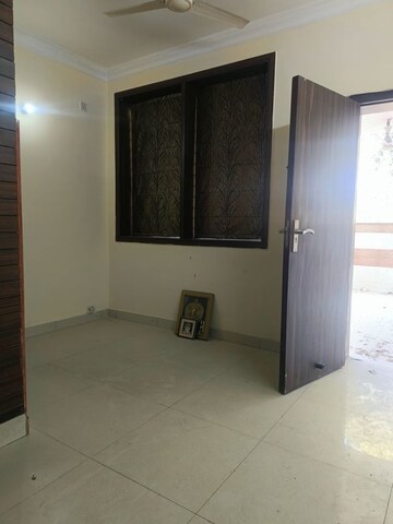 Room in 3 BHK Builder Floor at SS The Lilac, Sector 49 – for Rent