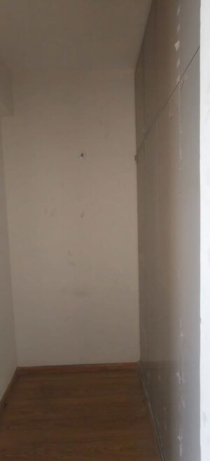 Room in 4 BHK Apartment at Amrapali Crystal Homes, Sector 76 – for Rent