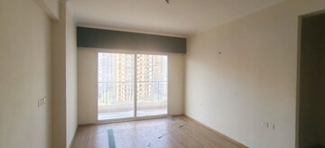 Room in 4 BHK Apartment at Amrapali Crystal Homes, Sector 76 – for Rent