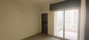 Room in 4 BHK Apartment at Amrapali Crystal Homes, Sector 76 – for Rent