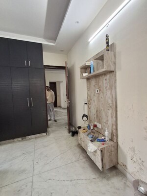 Building Lobby in 1 RK Builder Floor at Sector 23 – for Rent