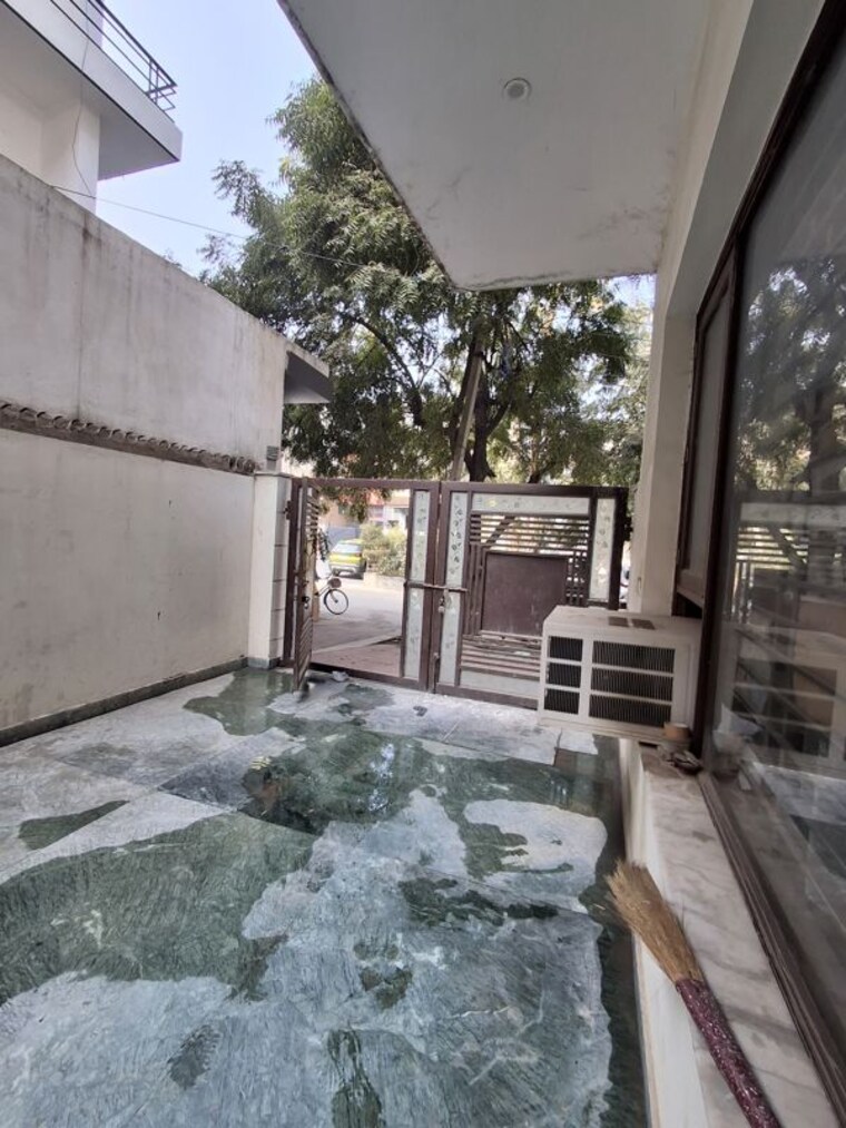 Balcony, sector 23 1 RK 822 Sq.Ft. Builder Floor In Sector 23 Gurgaon 10033253