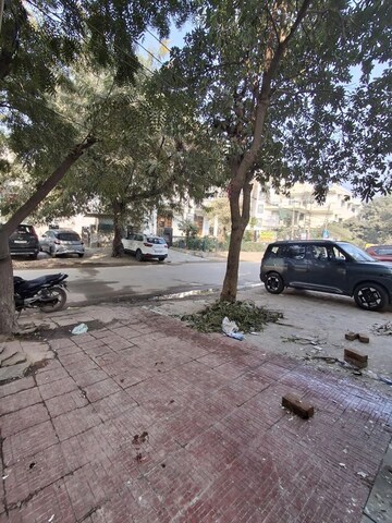 Parking in 1 RK Builder Floor at Sector 23 – for Rent