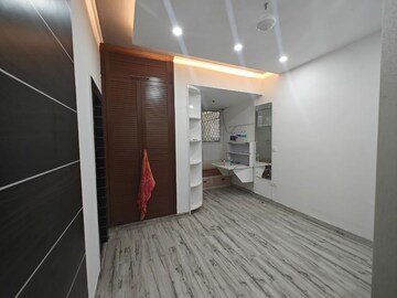 Building Lobby in 2.5 BHK Builder Floor at Smart World Gems, Sector 89 – for Sale