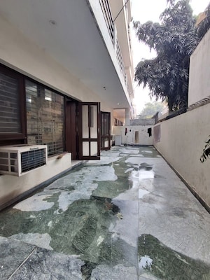 Balcony in 1 RK Builder Floor at Sector 23 – for Rent