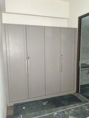 Room in 4 BHK Apartment at Kalpataru Vista, Sector 128 – for Rent