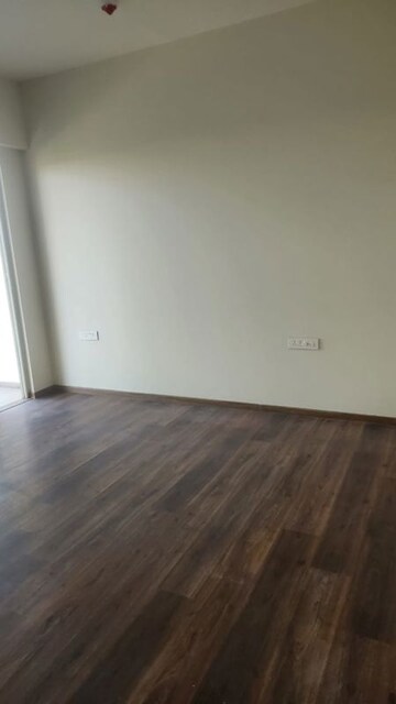 Room in 4 BHK Apartment at Kalpataru Vista, Sector 128 – for Rent