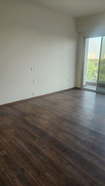 Room in 4 BHK Apartment at Kalpataru Vista, Sector 128 – for Rent