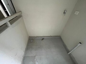 Room in 3 BHK Apartment at Mantra Insignia, Mundhwa – for Rent