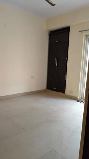 Room in 3 BHK Apartment at Amrapali Golf Homes, Sector 4 Greater Noida – for Sale