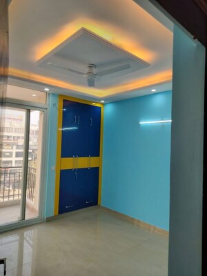 Room in 3 BHK Apartment at Amrapali Golf Homes, Sector 4 Greater Noida – for Sale