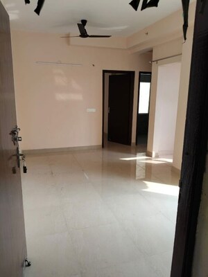 Room in 3 BHK Apartment at Amrapali Golf Homes, Sector 4 Greater Noida – for Sale