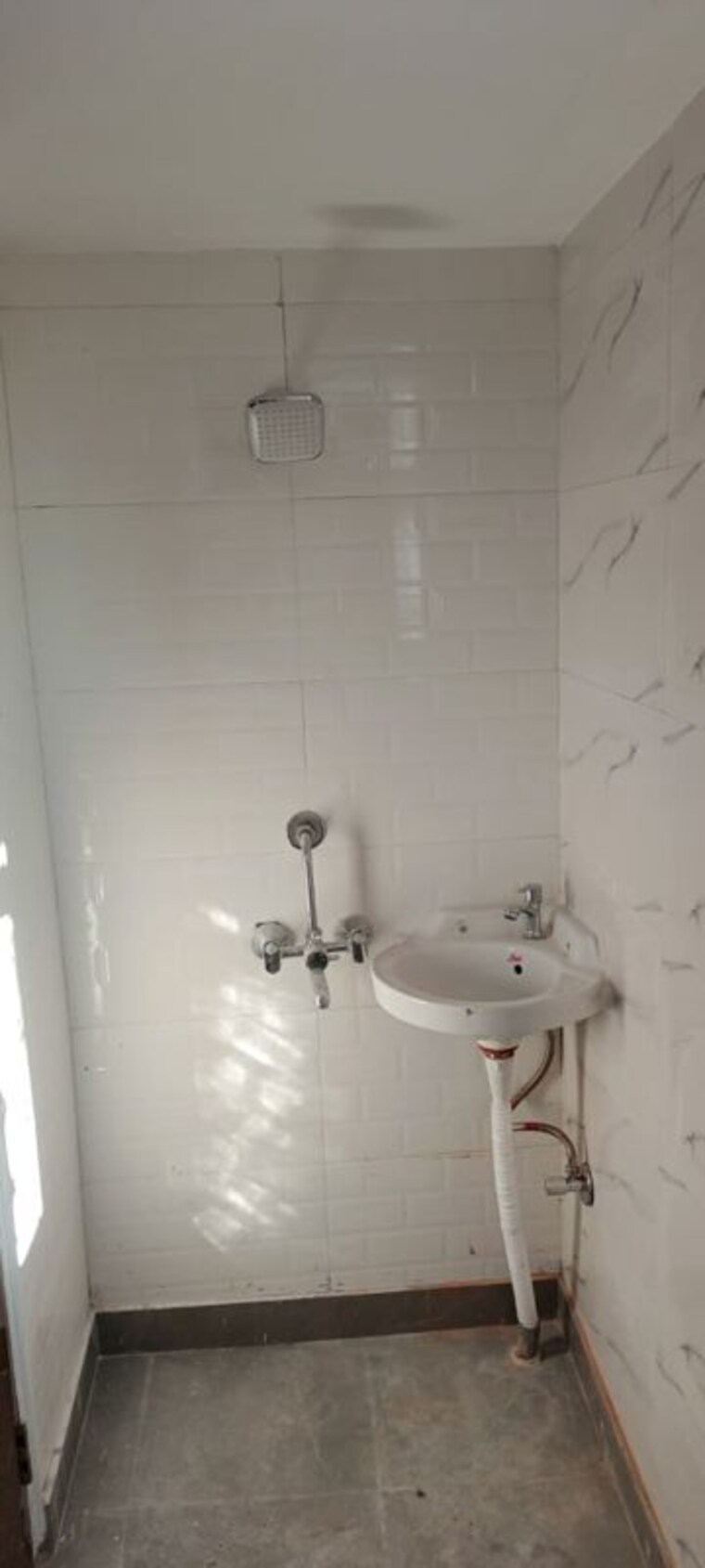 Bathroom, mehrauli 3 Bedroom 125 Sq.Yd. Builder Floor In Mehrauli Delhi 10033356