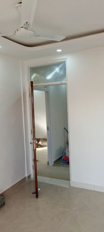 Furnished Amenities in 3 BHK Builder Floor at Mehrauli – for Sale