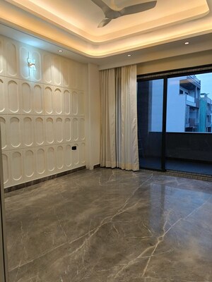 Room in 4 BHK Builder Floor at SS 100, Sector 49 – for Rent