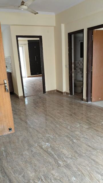 Room in 3 BHK Apartment at Amrapali Golf Homes, Sector 4 Greater Noida – for Sale