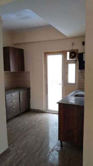 Room in 3 BHK Apartment at Amrapali Golf Homes, Sector 4 Greater Noida – for Sale