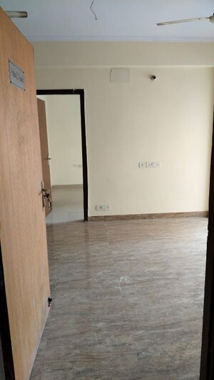 Room in 3 BHK Apartment at Amrapali Golf Homes, Sector 4 Greater Noida – for Sale